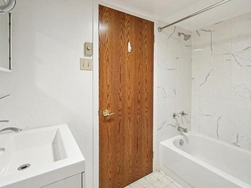 Bathroom - 38 Rue Grace-Shantz, Kirkland, QC - Indoor Photo Showing Bathroom