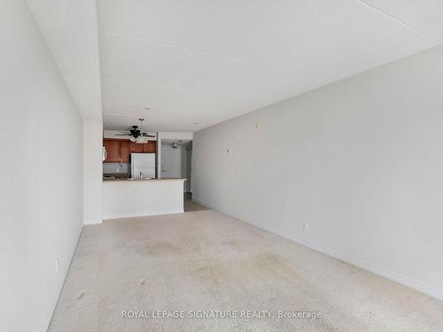 305-486 Laclie St, Orillia, ON - Indoor Photo Showing Other Room