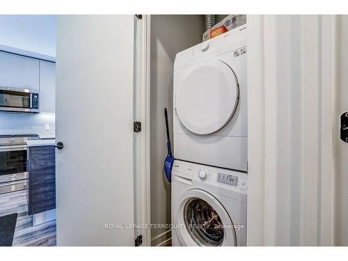 702-2118 Bloor St W, Toronto, ON - Indoor Photo Showing Laundry Room