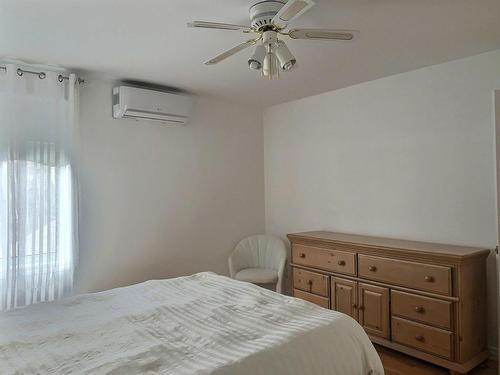 Chambre Ã Â coucher - 113 Rue Lauzon, Rouyn-Noranda, QC - Indoor Photo Showing Bedroom