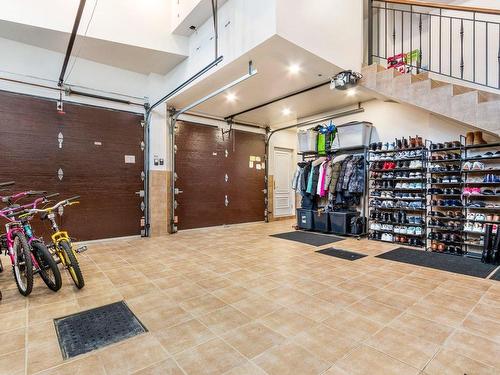 Garage - 3241 Rue Du Consul, Laval (Duvernay), QC - Indoor Photo Showing Garage