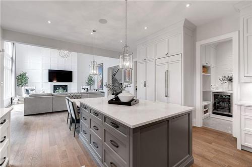 217 Poplar Drive, Burlington, ON - Indoor Photo Showing Kitchen With Upgraded Kitchen