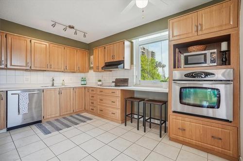 301 Frances Avenue|Unit #303, Stoney Creek, ON - Indoor Photo Showing Kitchen