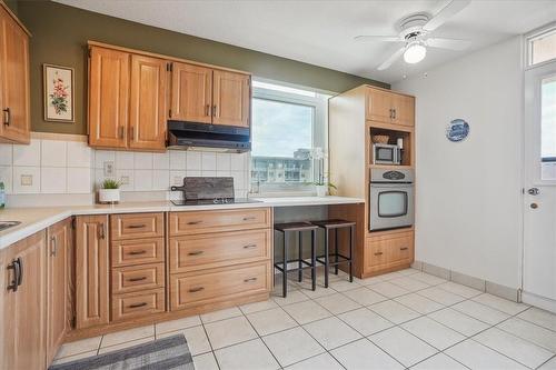 301 Frances Avenue|Unit #303, Stoney Creek, ON - Indoor Photo Showing Kitchen