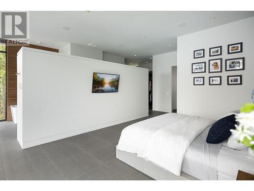 121 Sky Court, Kelowna, BC - Indoor Photo Showing Bedroom