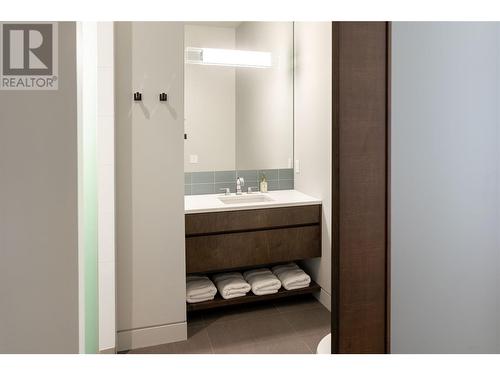 121 Sky Court, Kelowna, BC - Indoor Photo Showing Bathroom