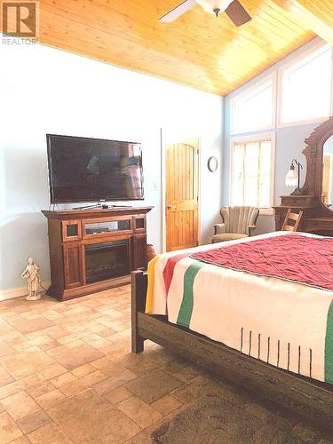 216 Noble Side Road, Gore Bay, ON - Indoor Photo Showing Bedroom