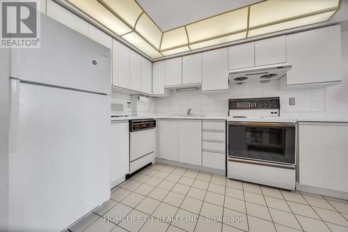 913 - 4727 Sheppard Avenue E, Toronto, ON - Indoor Photo Showing Kitchen