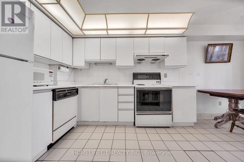 913 - 4727 Sheppard Avenue E, Toronto (Agincourt South-Malvern West), ON - Indoor Photo Showing Kitchen