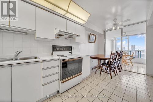 913 - 4727 Sheppard Avenue E, Toronto, ON - Indoor Photo Showing Kitchen With Double Sink