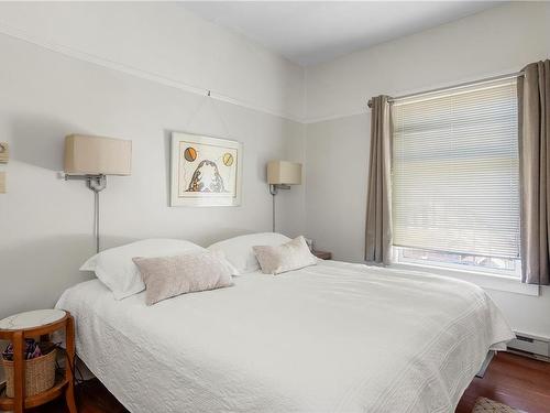 216 Wildwood Ave, Victoria, BC - Indoor Photo Showing Bedroom