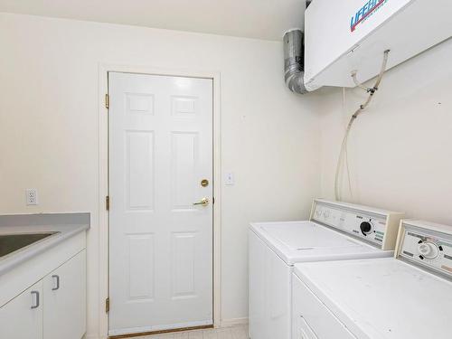 6057 Wisteria Way, Duncan, BC - Indoor Photo Showing Laundry Room