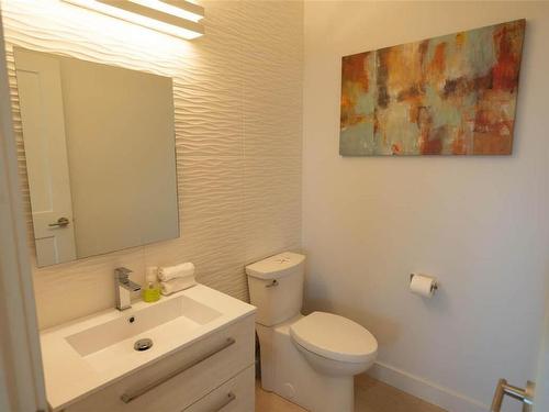 2645 Sunderland Rd, Campbell River, BC - Indoor Photo Showing Bathroom