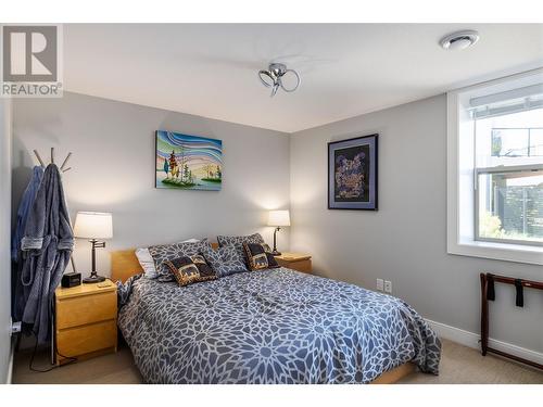 409 Dunbar Court, Kelowna, BC - Indoor Photo Showing Bedroom