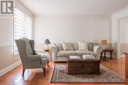 3923 Rushton Crescent, Mississauga, ON - Indoor Photo Showing Living Room