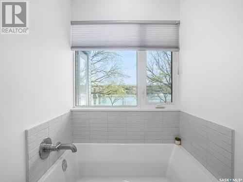 1190 Spadina Crescent E, Saskatoon, SK - Indoor Photo Showing Bathroom