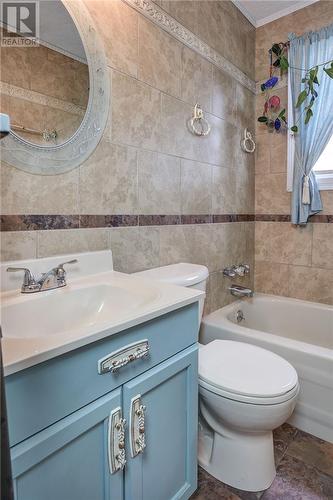 1536 Sparks Avenue, Sudbury, ON - Indoor Photo Showing Bathroom