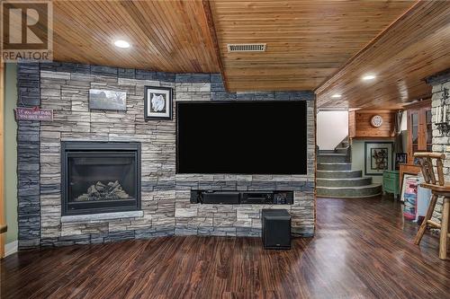 1536 Sparks Avenue, Sudbury, ON - Indoor Photo Showing Living Room With Fireplace