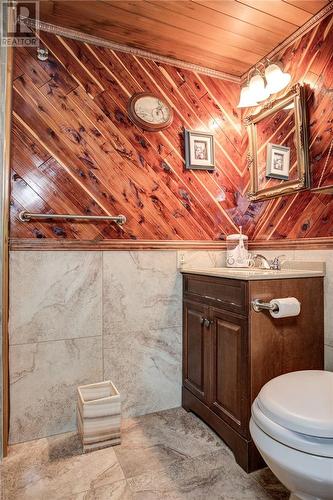 1536 Sparks Avenue, Sudbury, ON - Indoor Photo Showing Bathroom