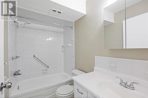 9155 Wyandotte Street East, Windsor, ON - Indoor Photo Showing Bathroom