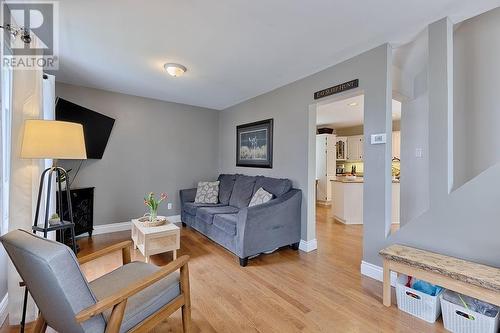 547 Mackay Street, Pembroke, ON - Indoor Photo Showing Living Room