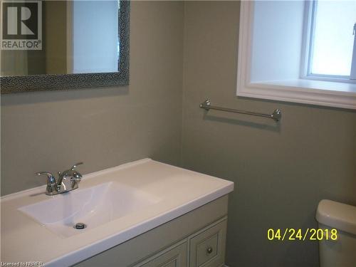 523 First Avenue E, North Bay, ON - Indoor Photo Showing Bathroom