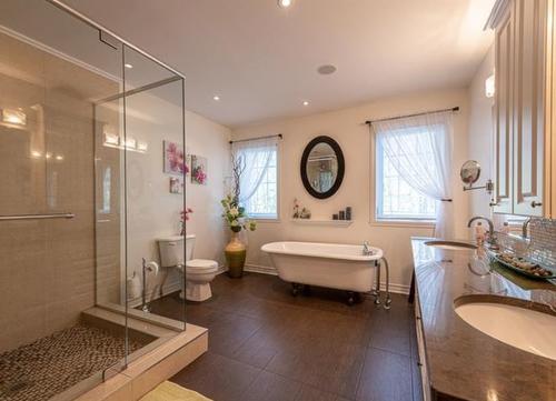 Salle de bains - 2012 Rue De Picardie, Vaudreuil-Dorion, QC - Indoor Photo Showing Bathroom