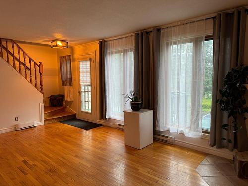 Salle familiale - 5-255 Rue Séraphin, Sainte-Adèle, QC - Indoor Photo Showing Bedroom