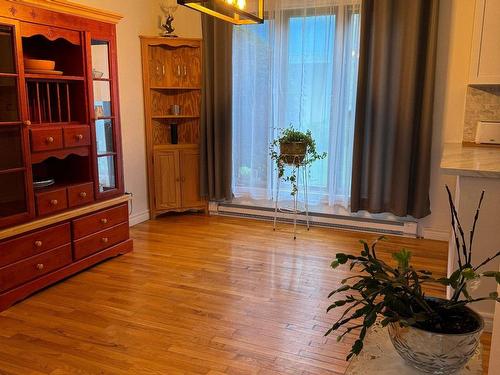 Salle familiale - 5-255 Rue Séraphin, Sainte-Adèle, QC - Indoor Photo Showing Bedroom