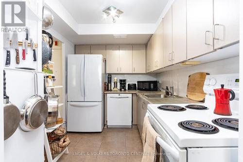 312 - 70 Old Sheppard Avenue, Toronto, ON - Indoor Photo Showing Kitchen