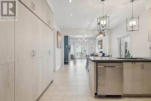 34 Pietrowski Drive, Georgina, ON - Indoor Photo Showing Kitchen With Upgraded Kitchen