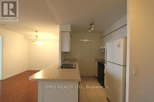 1502 - 55 Strathaven Drive, Mississauga, ON - Indoor Photo Showing Kitchen With Double Sink
