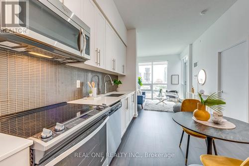 712 - 4011 Brickstone Mews, Mississauga, ON - Indoor Photo Showing Kitchen With Upgraded Kitchen