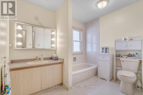 5483 Middlebury Drive, Mississauga, ON - Indoor Photo Showing Bathroom