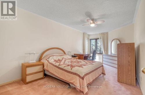 5483 Middlebury Drive, Mississauga, ON - Indoor Photo Showing Bedroom