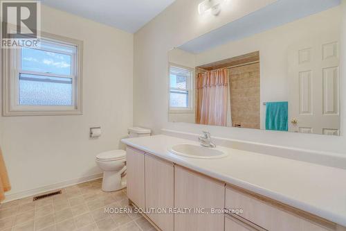 5483 Middlebury Drive, Mississauga, ON - Indoor Photo Showing Bathroom