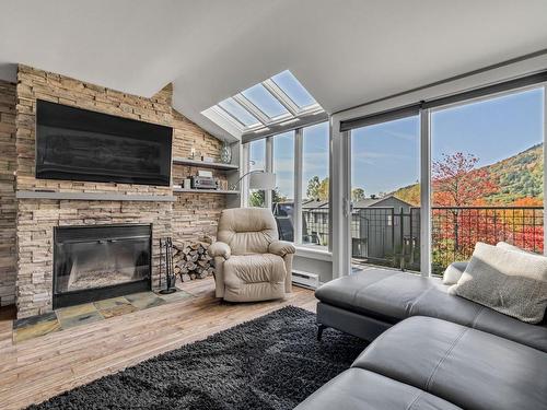 Living room - 1 Mtée Du Boisé, Stoneham-Et-Tewkesbury, QC - Indoor Photo Showing Living Room With Fireplace