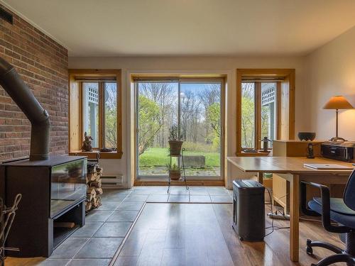 Family room - 6 Ch. Du Vallon, Bolton-Ouest, QC - Indoor Photo Showing Other Room