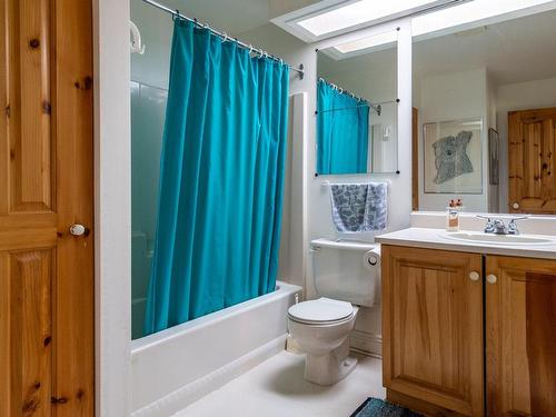 Salle de lavage - 6 Ch. Du Vallon, Bolton-Ouest, QC - Indoor Photo Showing Laundry Room