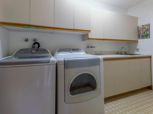 Laundry room - 6 Ch. Du Vallon, Bolton-Ouest, QC - Indoor Photo Showing Laundry Room