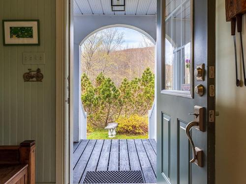 Hall d'entrÃ©e - 6 Ch. Du Vallon, Bolton-Ouest, QC - Indoor Photo Showing Other Room