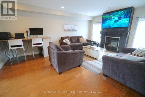 599 Garibaldi Avenue, London, ON - Indoor Photo Showing Living Room With Fireplace