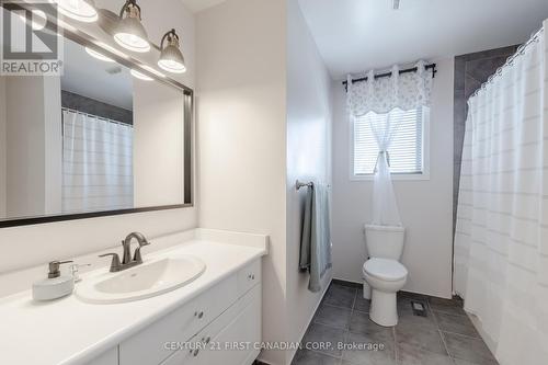 203 Emerald Road, London, ON - Indoor Photo Showing Bathroom
