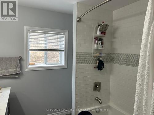 5 Portland Street, Cambridge, ON - Indoor Photo Showing Bathroom