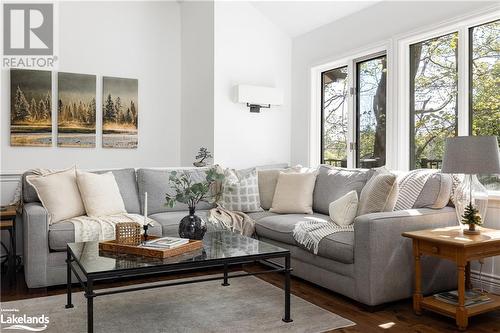 29 Westvale Drive, Bracebridge, ON - Indoor Photo Showing Living Room