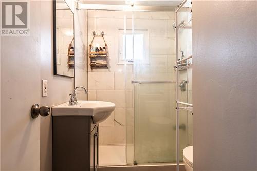 256 Clemow Avenue, Pembroke, ON - Indoor Photo Showing Bathroom