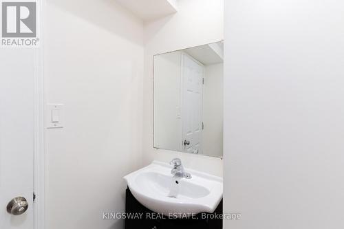 6330 Martel Court, Mississauga, ON - Indoor Photo Showing Bathroom