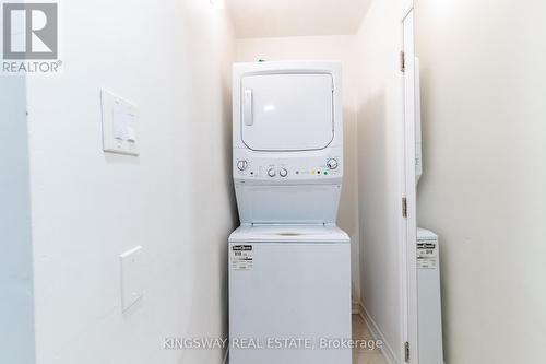 6330 Martel Court, Mississauga, ON - Indoor Photo Showing Laundry Room