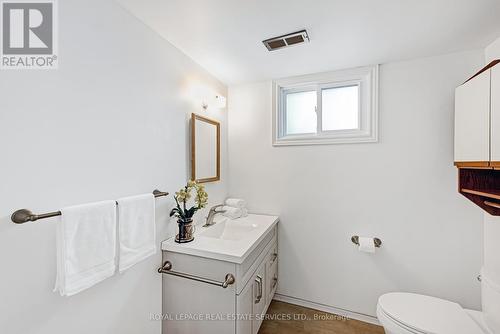 612 Laural Drive, Burlington, ON - Indoor Photo Showing Bathroom