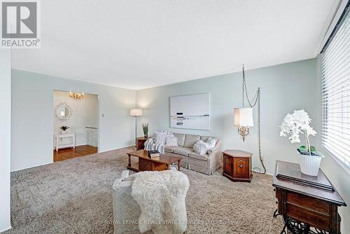 612 Laural Drive, Burlington, ON - Indoor Photo Showing Living Room